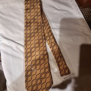 Gucci Tan and Black Wave Pattern Tie